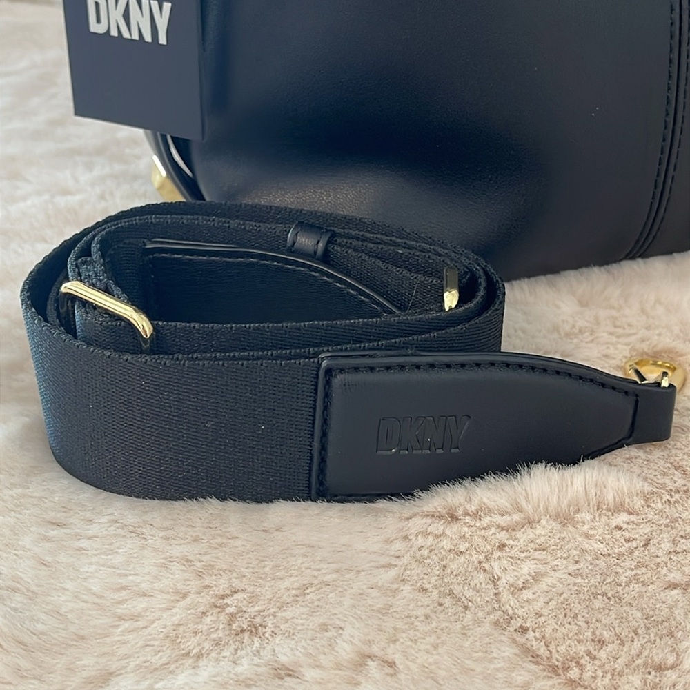 DKNY Black crossbody Annabelle Cov Hobo - Hobo. 🎁💗🫶🏽 - Picture 3 of 6